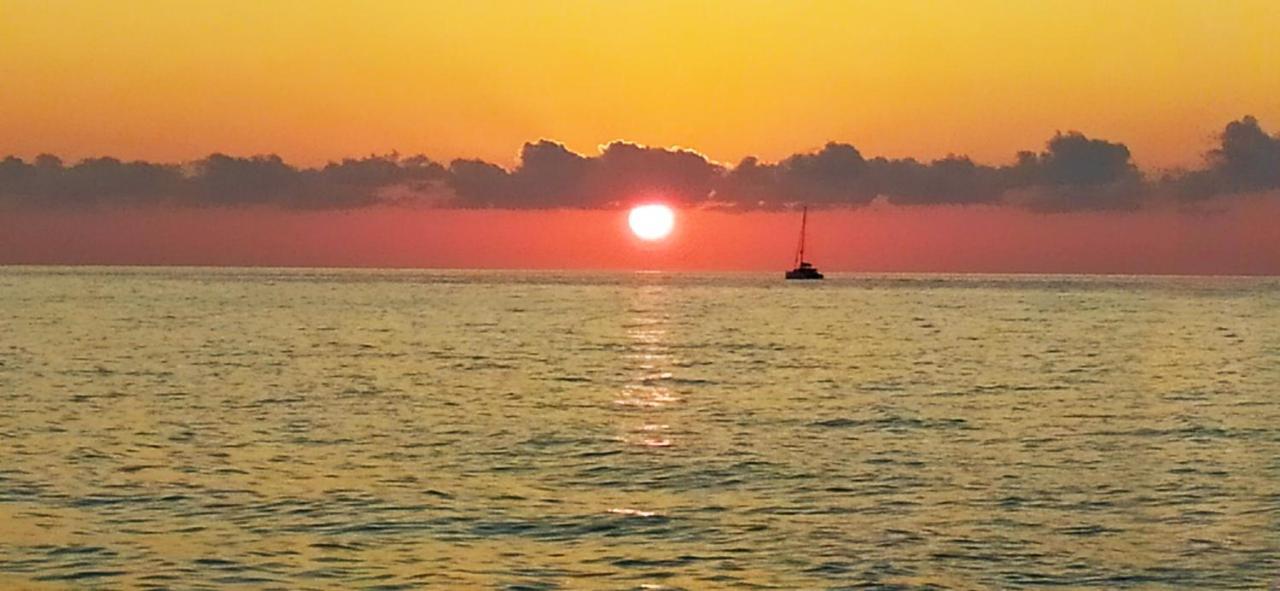 Casa Giada Sul Mare Bed & Breakfast Torrenova  Екстериор снимка